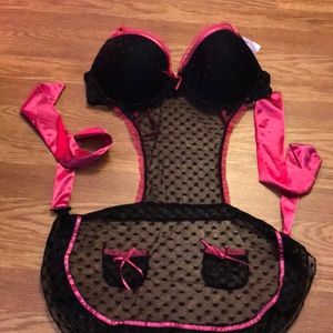 Black & hot pink lace nighty/braw/apron NWT